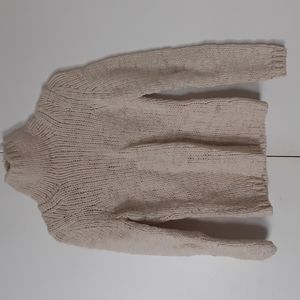 Super soft knitted white sweater